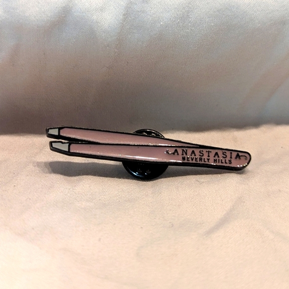 Anastasia Beverly Hills Enamel Pin - Picture 1 of 1